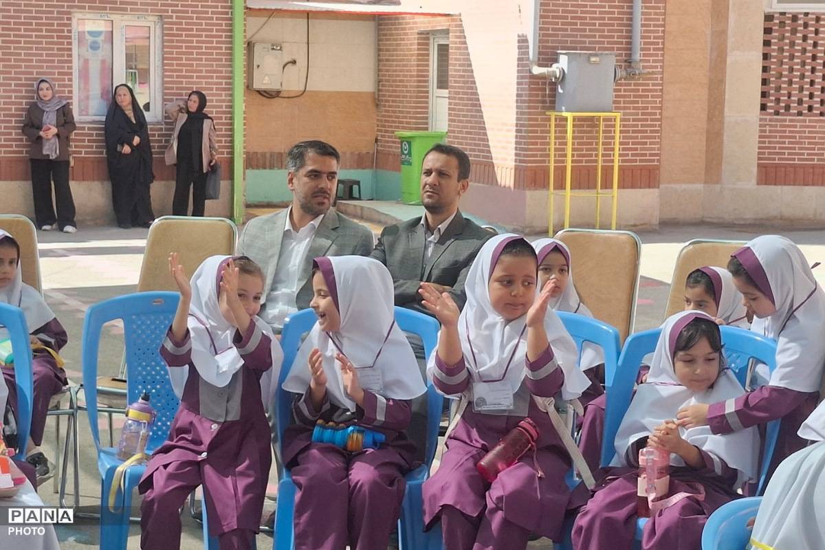 جشن شکوفه‌ها در مدارس حضرت مریم(۱) و (۲) قیامدشت 