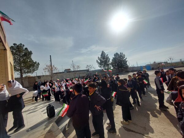 جشن انقلاب در مدرسه صغری عبداللهیان  روستای کاریزک خلیل آباد