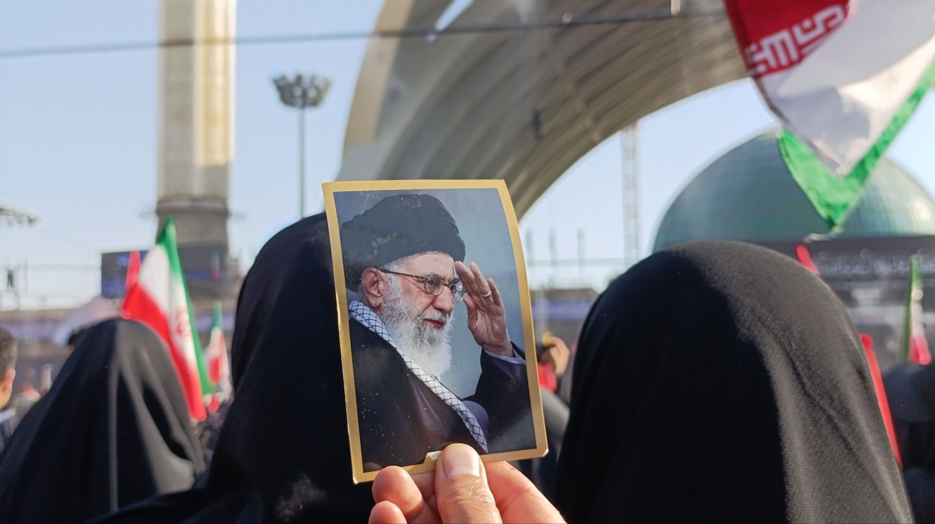 باید برخاست 
