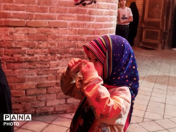 خدمت‌رسانی چایخانه حضرت زهرا(س) در دویست‌و‌یازدهمین شب شهادت قائد امت اسلام