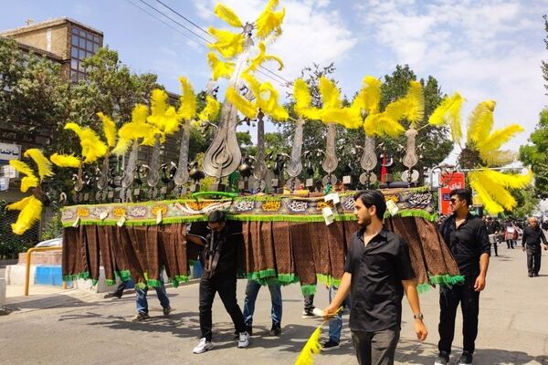 هیئت عزاداران و دسته وران در روز رحلت پیامبر اکرم (ص) و امام حسن مجتبی (ع) در شیروان 