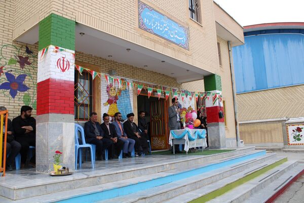 فرود هزار درنای کاغذی بر بام مدارس