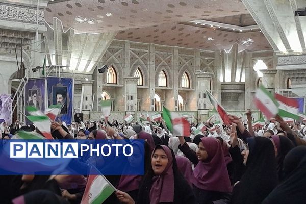 اجتماع دختران ناحیه 2 شهرری به مناسبت روز دختر در مرقد مطهر امام خمینی (ره) 