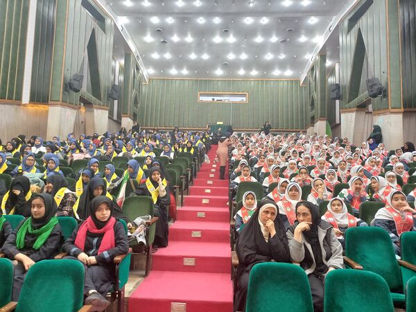 جشن «یاوران انقلاب» شهر تهران با محوریت همدلی، نشاط و نقش‌آفرینی دانش‌آموزان