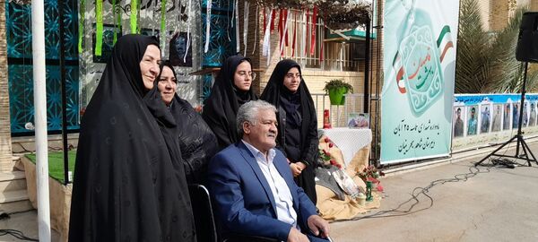 یادوراه شهدا قاصدان بهشت در دبیرستان شاهد بحرینیان