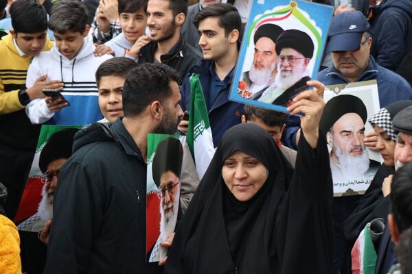 طنین شعارهای انقلابی در سالروز پیروزی انقلاب اسلامی ایران