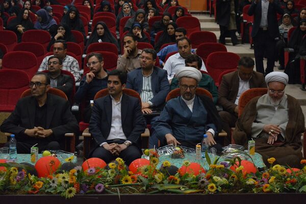 نشست هم‌اندیشی معاونین پرورشی، روحانیون امین و ائمه جماعات در بهارستان‌دو
