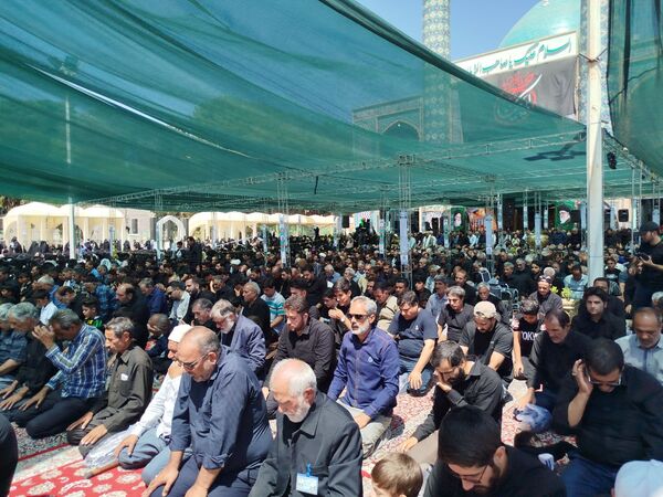 اقامه نماز ظهر اربعین در کاشمر
