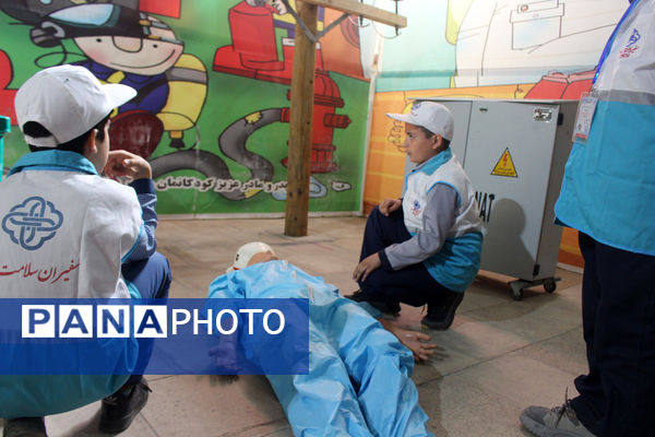 رقابت گروه‌های منتخب مدارس پسرانه استان قم در نخستین جشنواره سفیران سلامت 