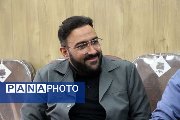 نشست نخبگان استان یزد با مسئول جهاد تبیین کشور