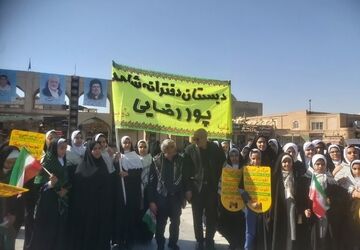 راهپیمایی روز دانش آموز دبستان دخترانه شاهد پوررضایی 
