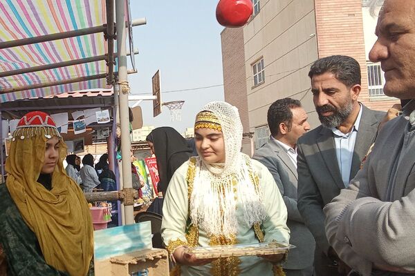 مدرسه فرزانگان ملارد میزبان نمایشگاه دستاوردهای علمی دانش‌آموزان