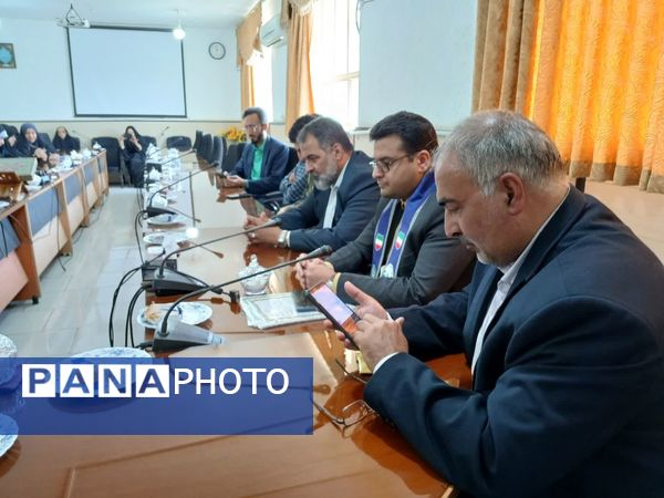 نشست خبرنگاران پانا با مدیر آموزش و پرورش ناحیه 3 قم