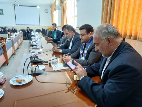 نشست خبرنگاران پانا با مدیر آموزش و پرورش ناحیه 3 قم