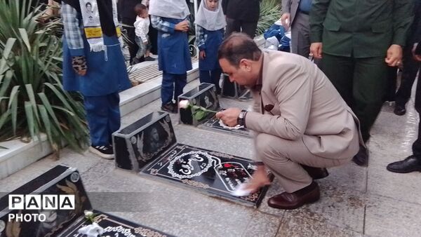 مراسم گرامیداشت هفته دفاع مقدس در گلزار شهدای شهرستان نیشابور 