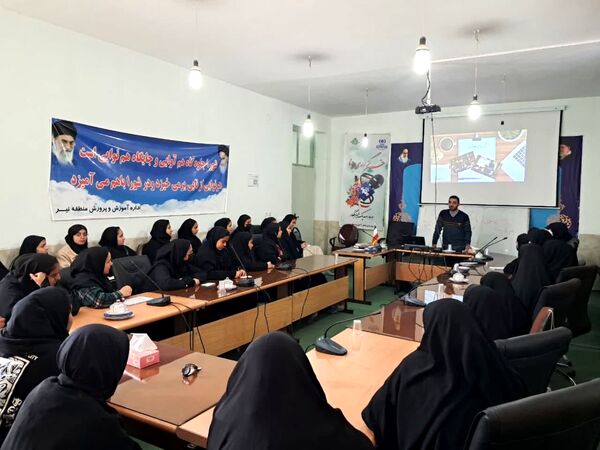 کلاس آموزش خبرنگاری برای دانش‌آموز خبرنگاران شهرستان نیر