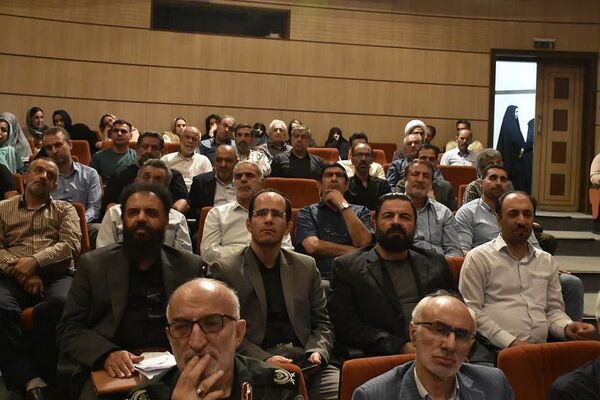 رونمایی از کتاب مجید فرزند حبیب در سالن آمفی تئاتر فرهنگسرای کوثر شهرستان دماوند 