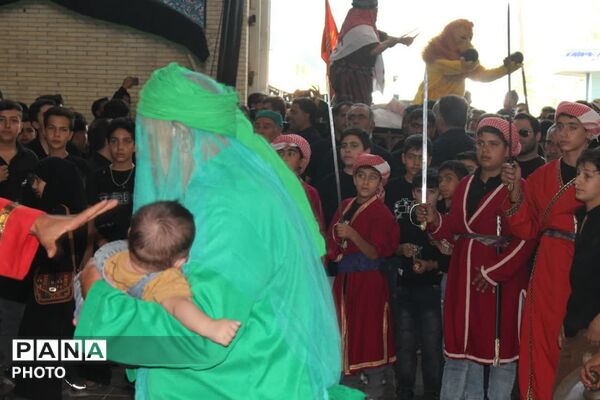 آیین نخلبرداری روز عاشورا در روستای علی آباد پیشکوه تفت