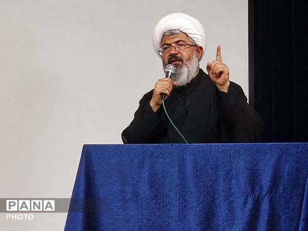 نشست اعضای تشکل های دانش آموزی با امام جمعه کاشمر 