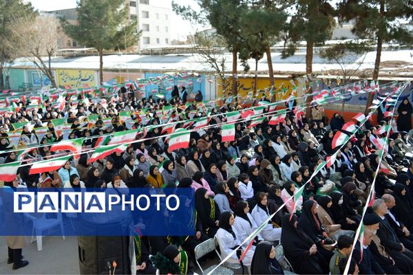 طنین زنگ انقلاب در بهارستان‌دو 