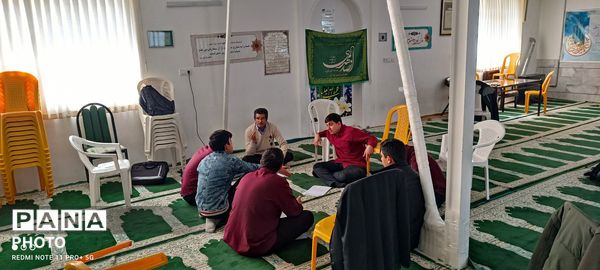 آمادگی دانش آموزان دبیرستان نمونه آیت‌الله خامنه‌ای برای مسابقات شاهنامه خوانی 