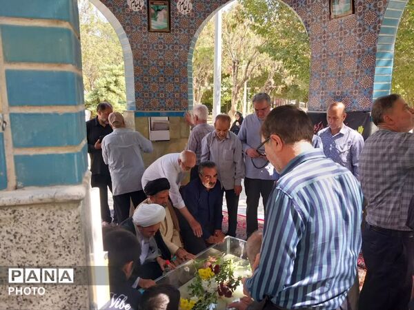 غبارروبی مزار شهید گمنام شهرک امام حسن(ع) قم