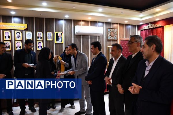 جلسه دانش‌آموزان نخبه عشایر فارس در طرح بنیاد پروفسور مهبودی