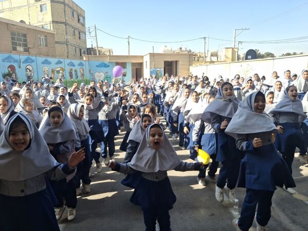 صبحگاه شاد مدارس دخترانه استان اصفهان در قالب طرح «نوجوان شاد ایرانی (نشا)»