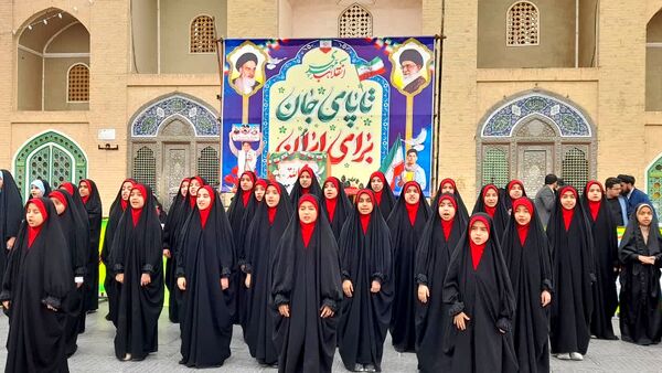 جشن بهار انقلاب در راهپیمایی ۲۲ بهمن در تفت