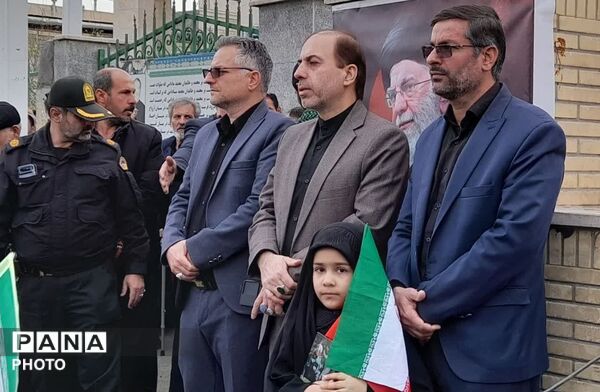 قیام معلمان و دانش‌آموزان شهرستان جعفرآباد برای خونخواهی امام شهید