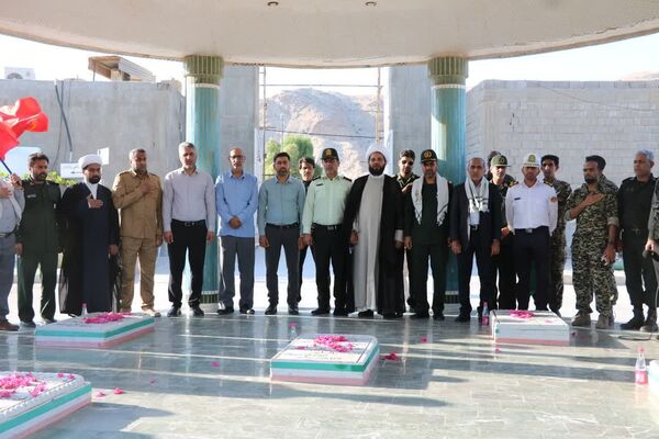 غبارروبی مقبره و مزار شهدای گمنام در شهرستان بندرخمیر