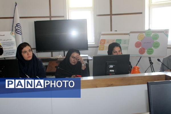 نشست خبری مدیرکل نوسازی مدارس استان بوشهر 