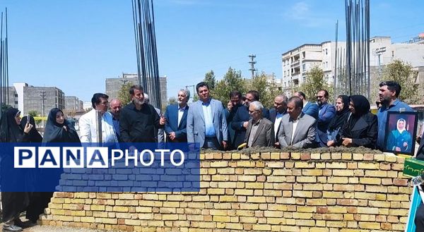 خشت‌گذاری همزمان ۳ باب مدرسه خیری مشارکتی 12 کلاسه در فردیس