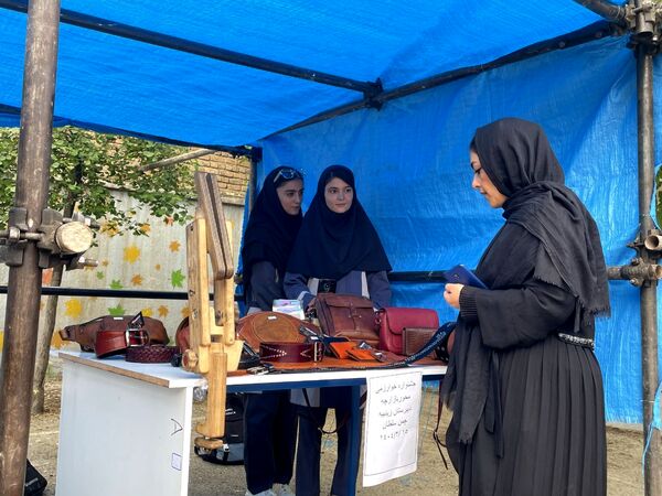 برگزاری بازارچه کسب‌ و کار دانش‌آموزی جشنواره نوجوان خوارزمی در الیگودرز