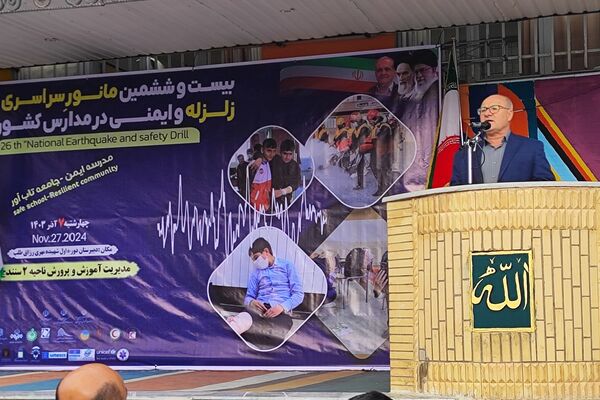 برگزاری مانور زلزله در مدرسه شهیده مهری رزاق‌طلب سنندج