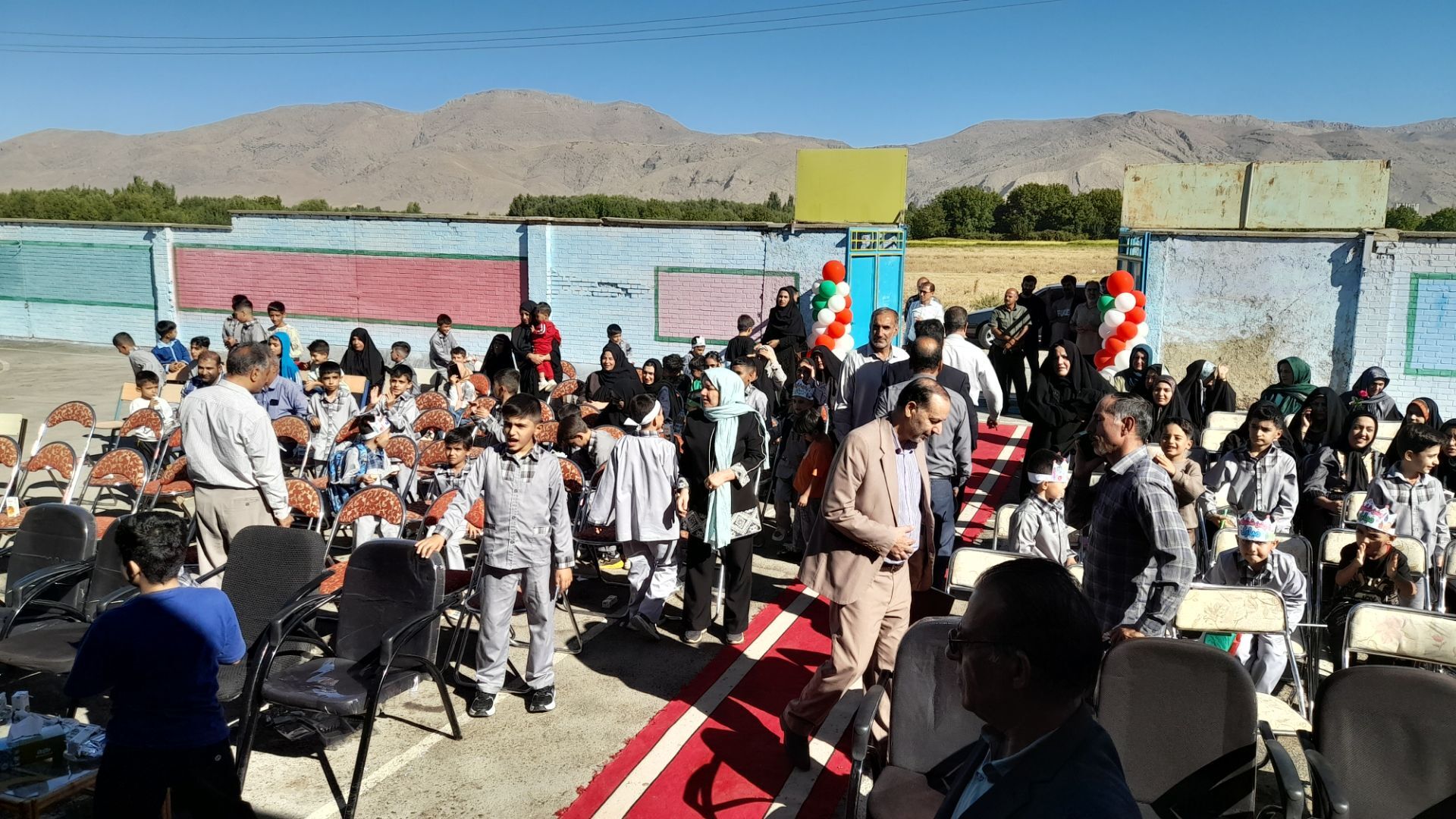جشن شکوفه‌ ها در دبستان پسرانه شهید رجایی شهرستان سلسله 