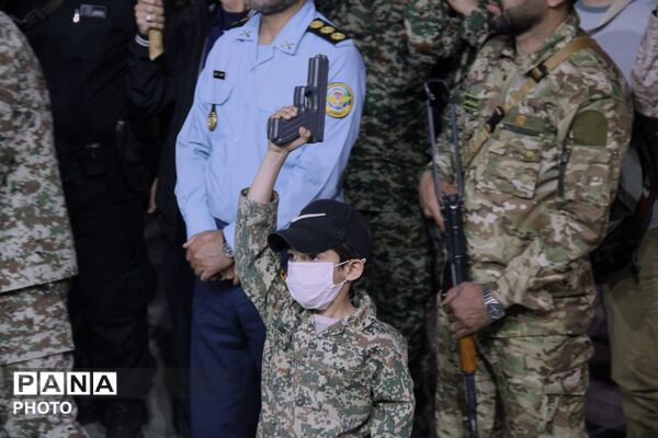 مراسم گرامیداشت آزادسازی خرمشهر در تجمع شبانه مردم همدان 
