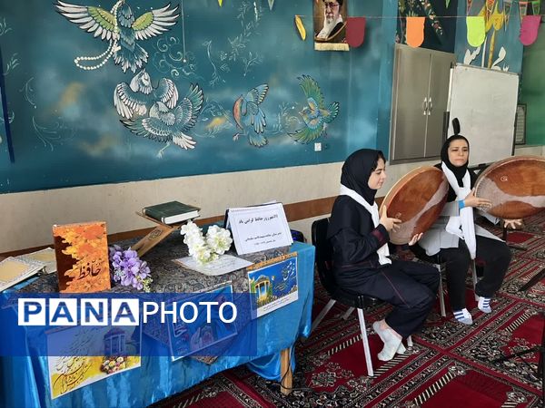 مراسم بزرگداشت روز حافظ در دبیرستان شاهدشهید قاسم سلیمانی