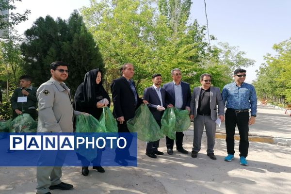 حضور دانش‌آموزان پیشتاز دبستان شهید شوشتری در کوهستان پارک شهرستان فاروج