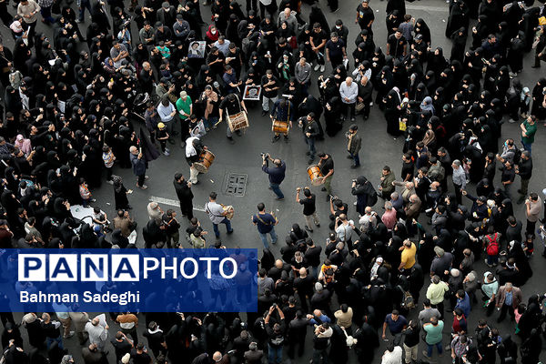 اجتماع مردم تهران در میدان ولیعصر (عج)