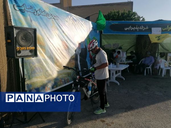 جلوه‌های از عاشقی زائرین و خادمیاران در موکب حضرت فاطمه زهرا (س) 