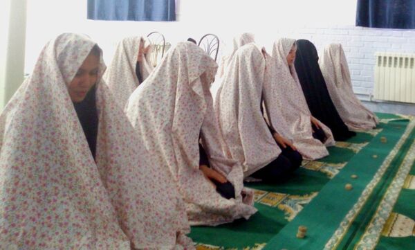 نواختن زنگ مهر و زنگ نماز و ایثار و شهادت در دبیرستان فاطمیه