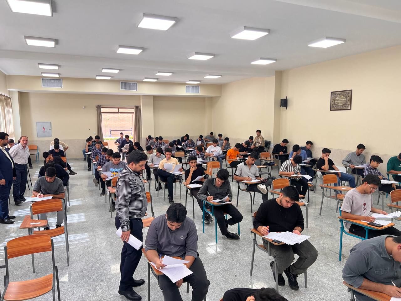 حال و هوای امتحانات نهایی در حوزه‌های دبیرستان‌های اصفهان