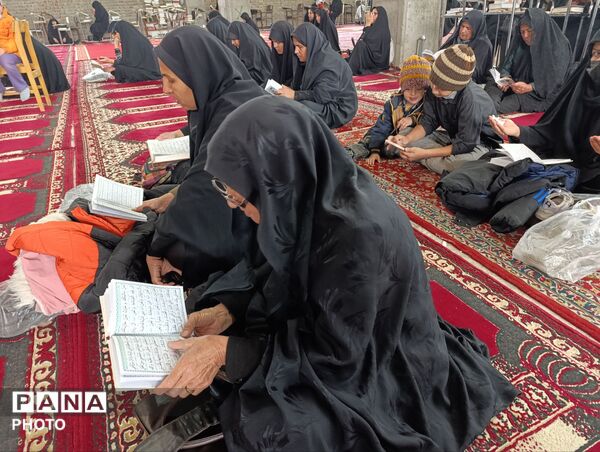 مراسم قرائت زیارت عاشورا در مسجد جامع