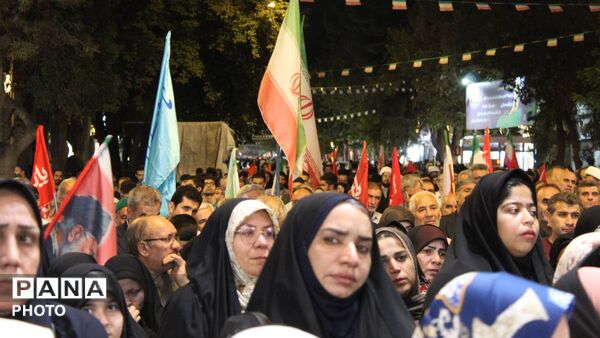 شبی در میدان با خانواده های شهدای مدرسه میناب