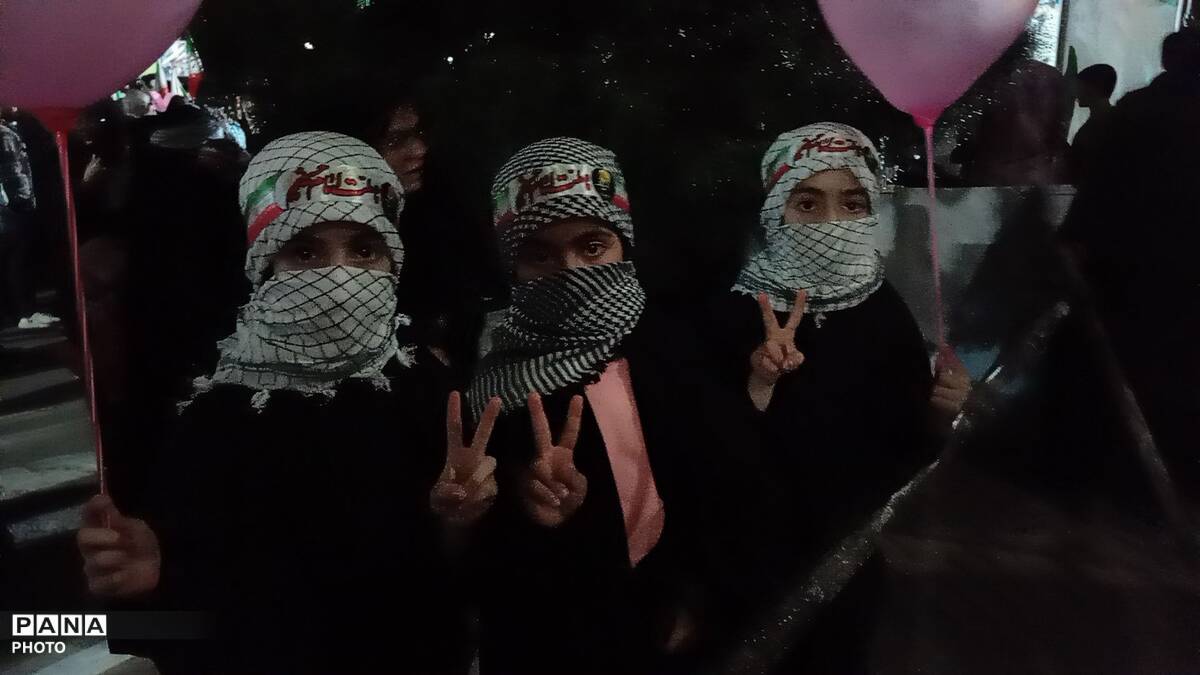 کودکان شهرستان خلیل آباد کف میدان می مانند