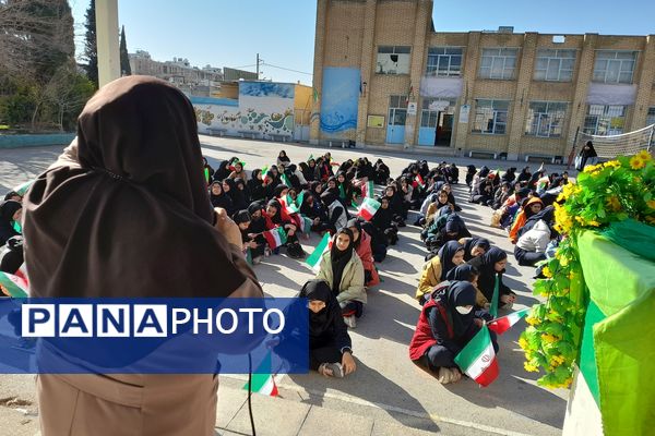 بزرگداشت دهه فجر در دبیرستان شاهد فیض ناحیه 3 شیراز