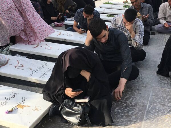 برپایی مراسم دعای عرفه در گلستان شهدای اصفهان