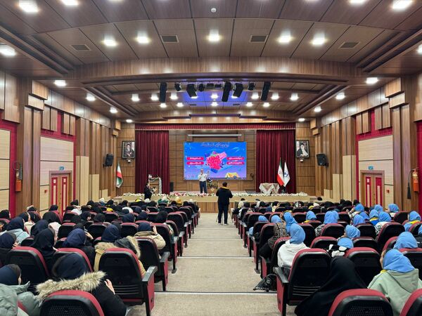 سفری هیجان انگیز به دنیایی تمشک با دختران ملارد 