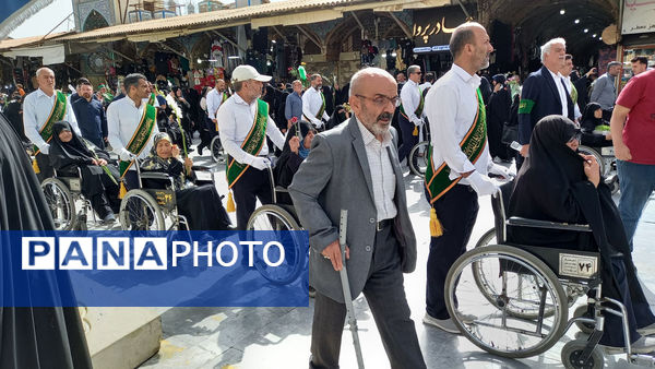 عشق و ارادت زائران حضرت معصومه(س) در قالب کاروان نمادین ورود ایشان به قم